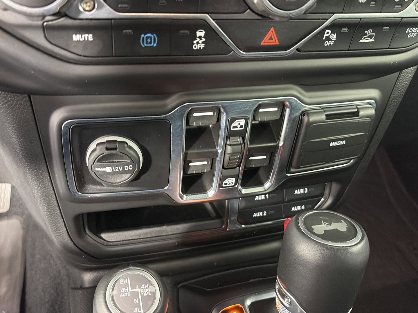 Used 2023 Jeep Wrangler Unlimited Sahara w/ Cold Weather Group AWD/4WD image 37