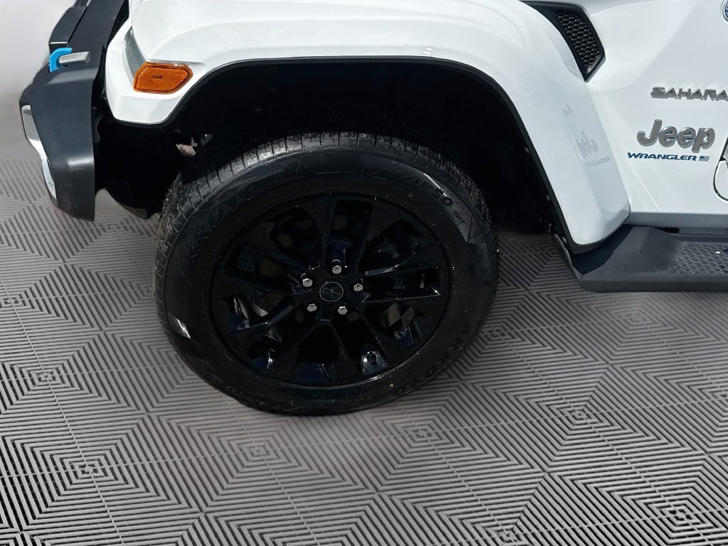 Used 2024 Jeep Wrangler Unlimited Sahara AWD/4WD image 35