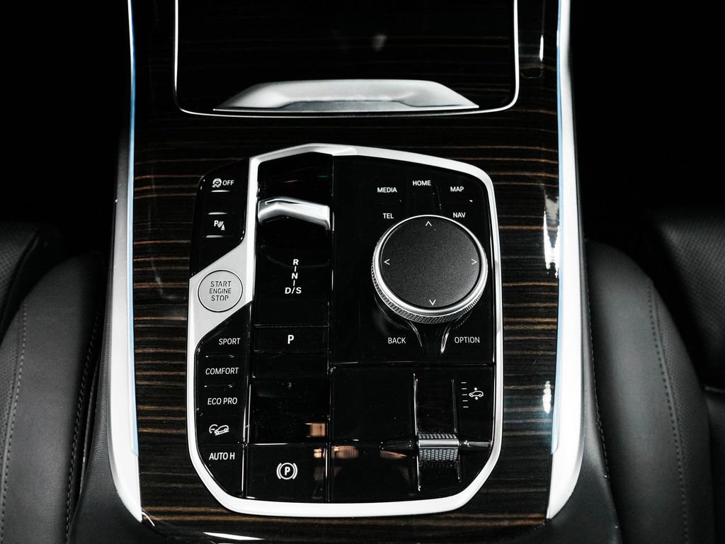 Used 2025 BMW X7 xDrive40i AWD/4WD image 30