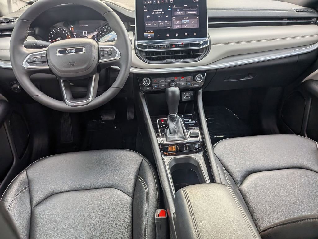 Used 2025 Jeep Compass Limited image 25