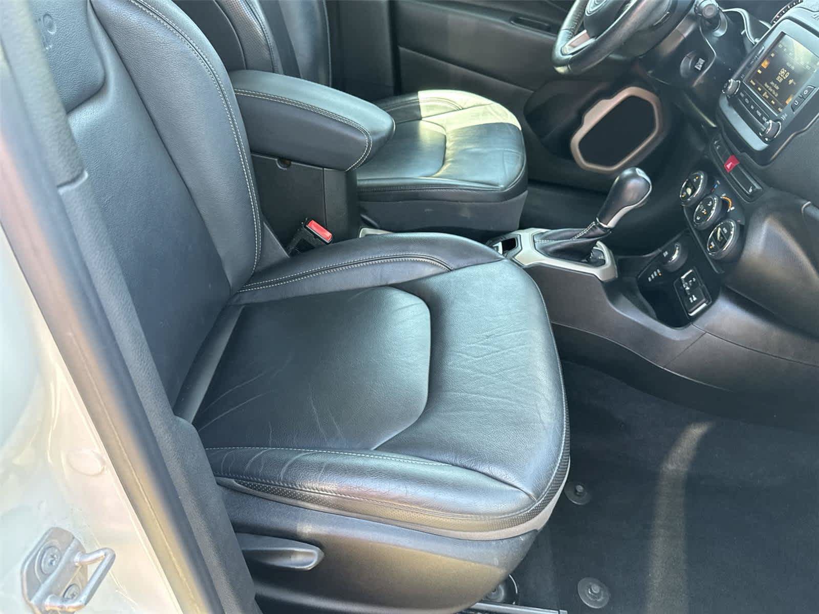 Used 2016 Jeep Renegade Limited AWD/4WD image 17