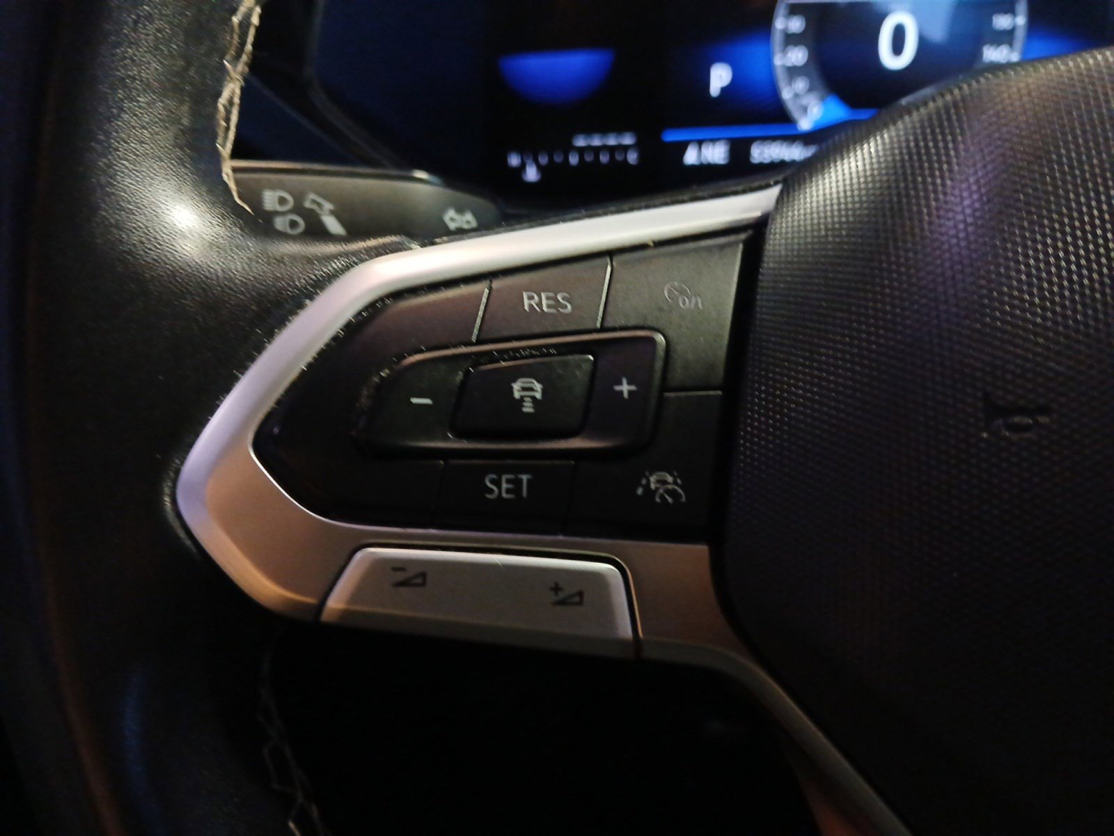 Used 2023 Volkswagen Taos SE w/ Panoramic Sunroof Package image 16