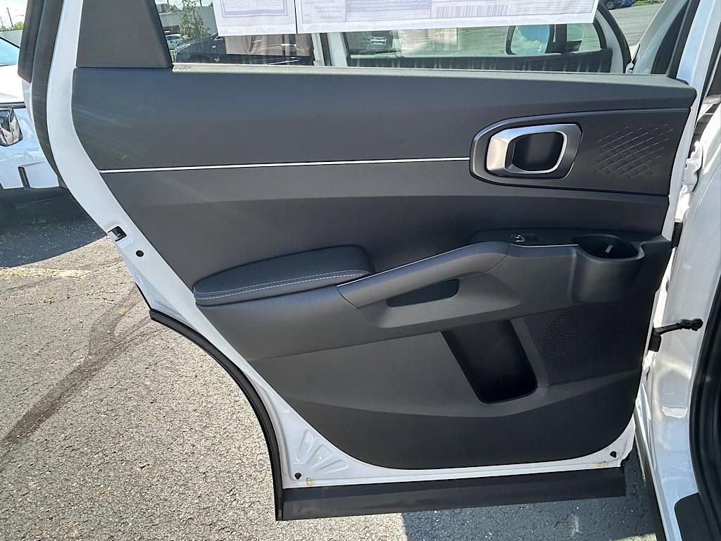 New 2025 Kia Sorento LX image 19