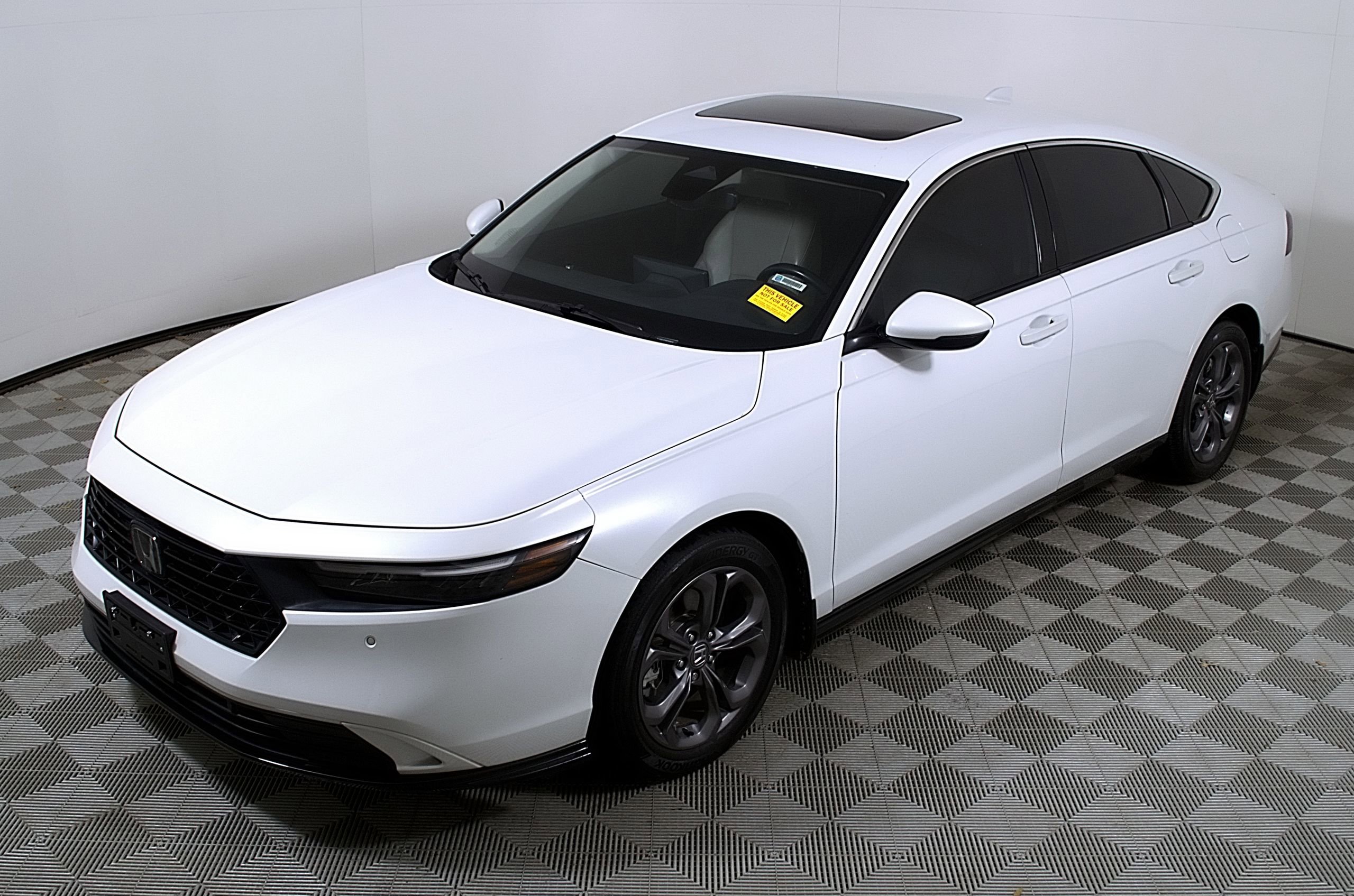 Used 2023 Honda Accord EX-L image 3