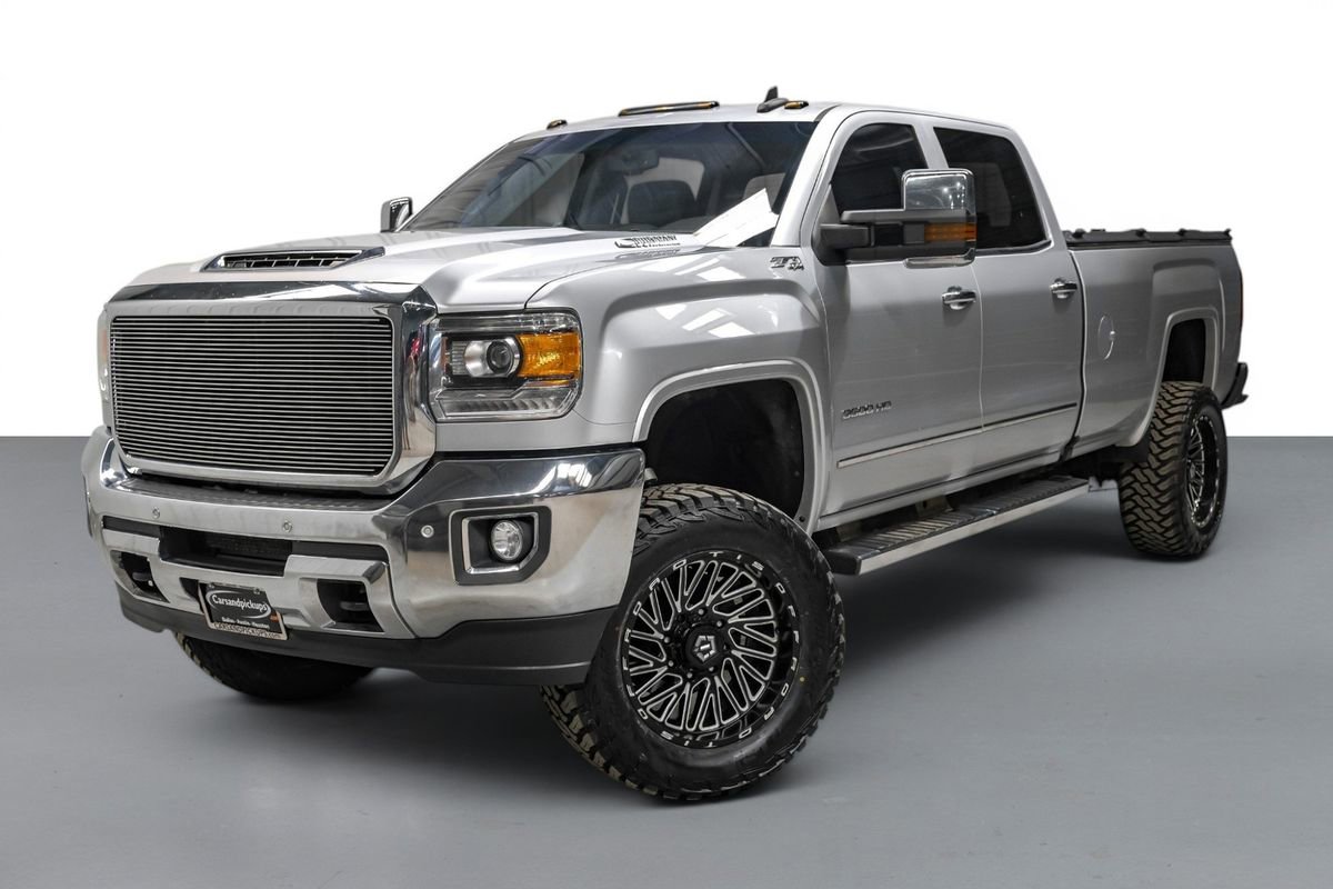 Used 2019 GMC Sierra 3500 SLT w/ Duramax Plus Package AWD/4WD image 4