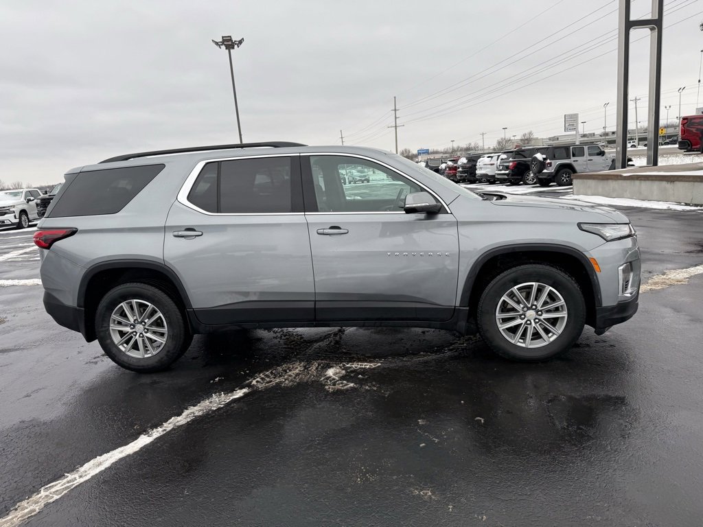 Used 2023 Chevrolet Traverse LT image 3