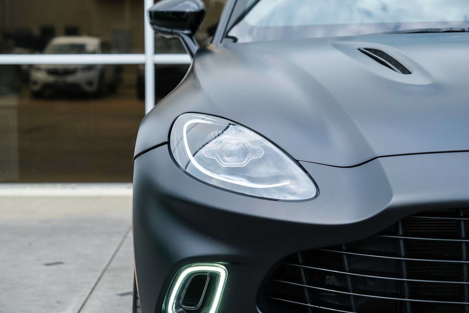 Used 2023 Aston Martin DBX AWD/4WD image 4