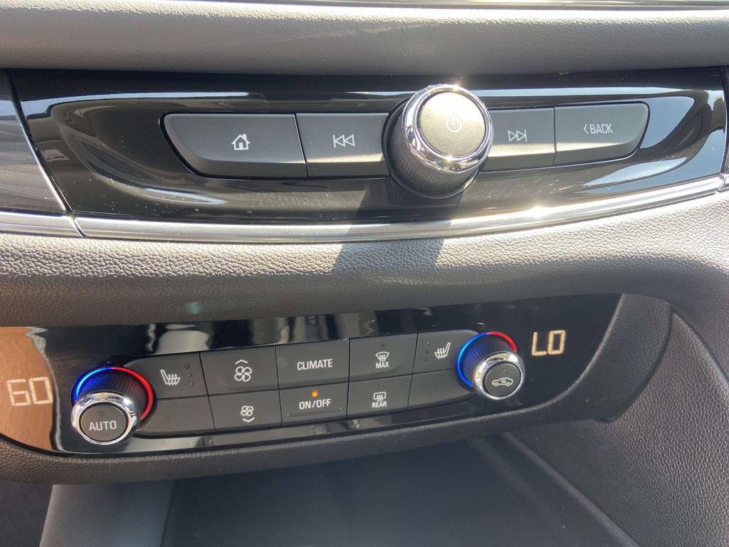 Used 2019 Buick Enclave Essence FWD image 25