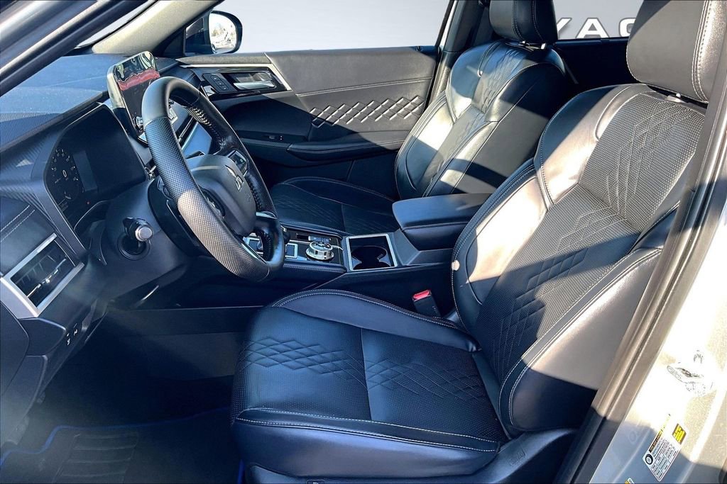 Used 2025 Mitsubishi Outlander SEL Black Edition image 25