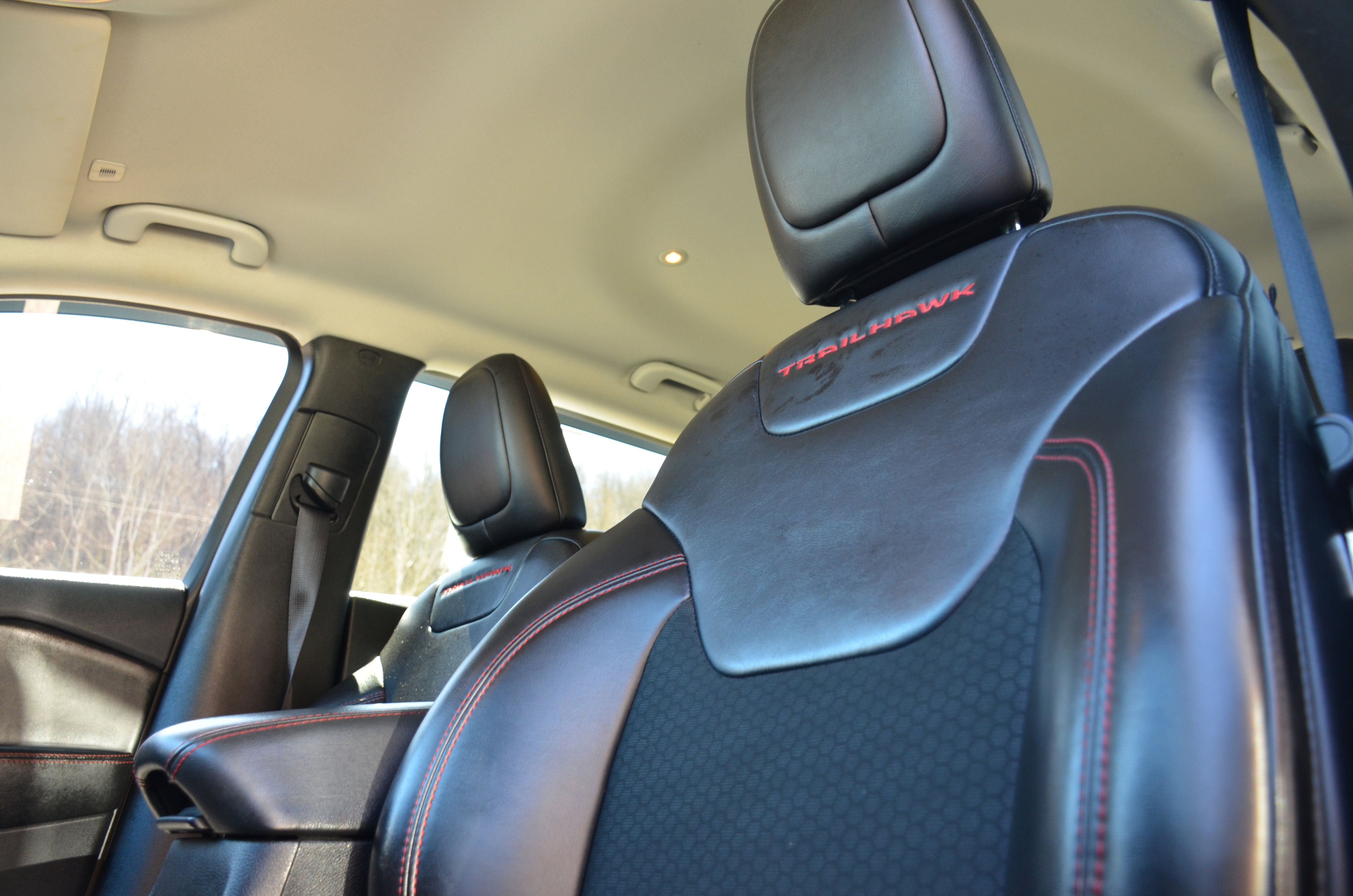 Used 2019 Jeep Cherokee Trailhawk w/ Cold Weather Group image 19