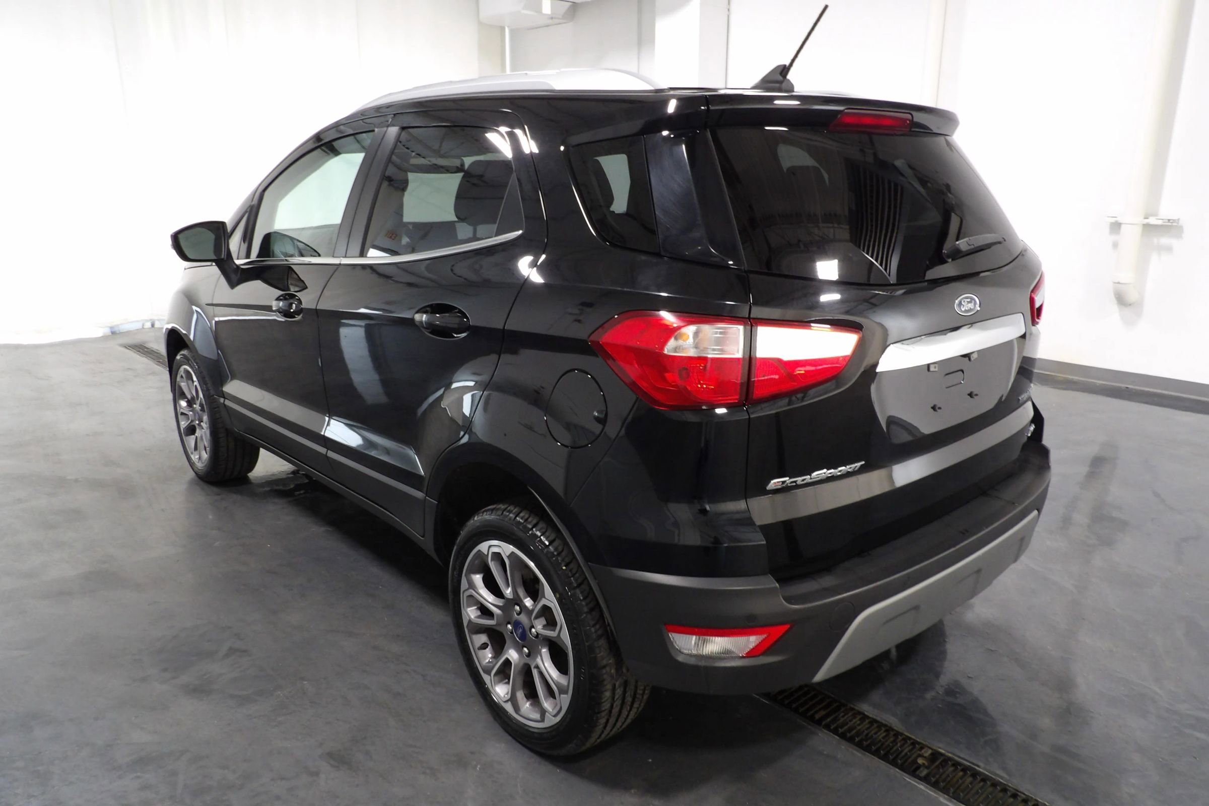 Used 2021 Ford EcoSport Titanium image 4