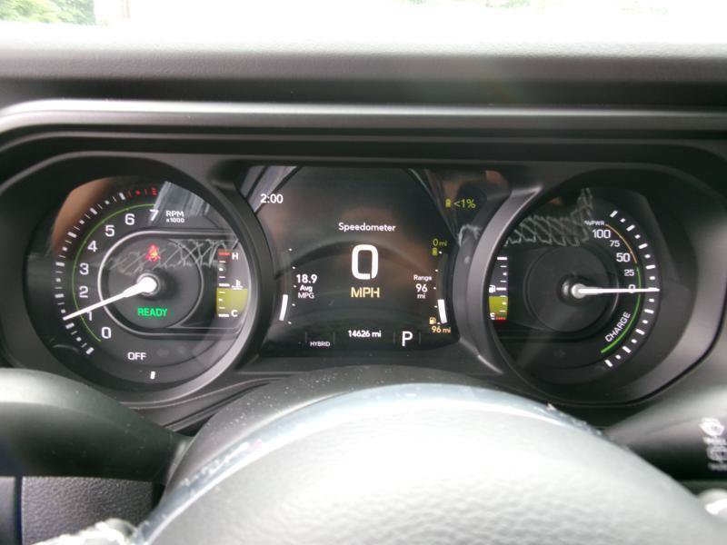 Used 2025 Jeep Wrangler Unlimited Sahara w/ Safety Group AWD/4WD image 16