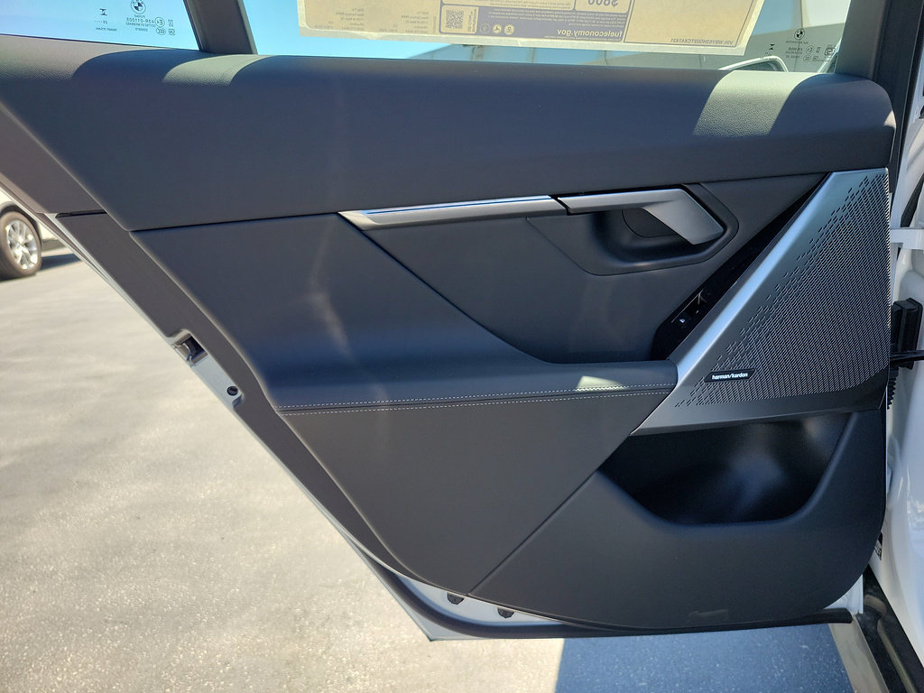 New 2026 BMW i5 eDrive40 w/ Convenience Package RWD image 16