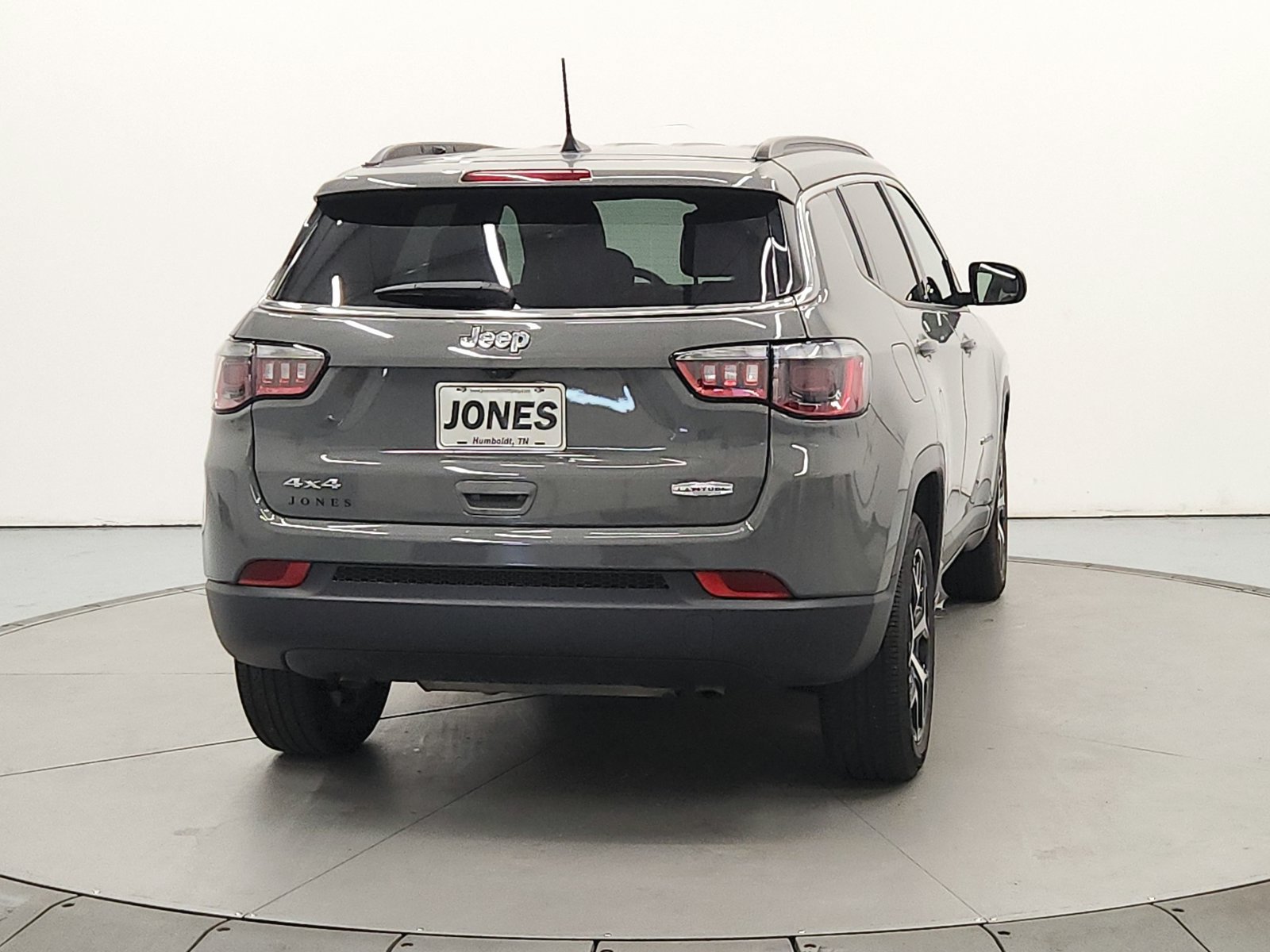 Used 2024 Jeep Compass Latitude AWD/4WD image 7