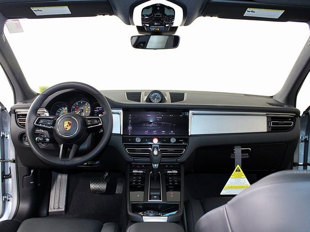 New 2026 Porsche Macan image 13
