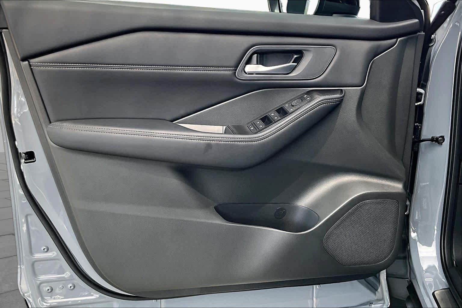 New 2026 Nissan Rogue Dark Armor FWD image 10