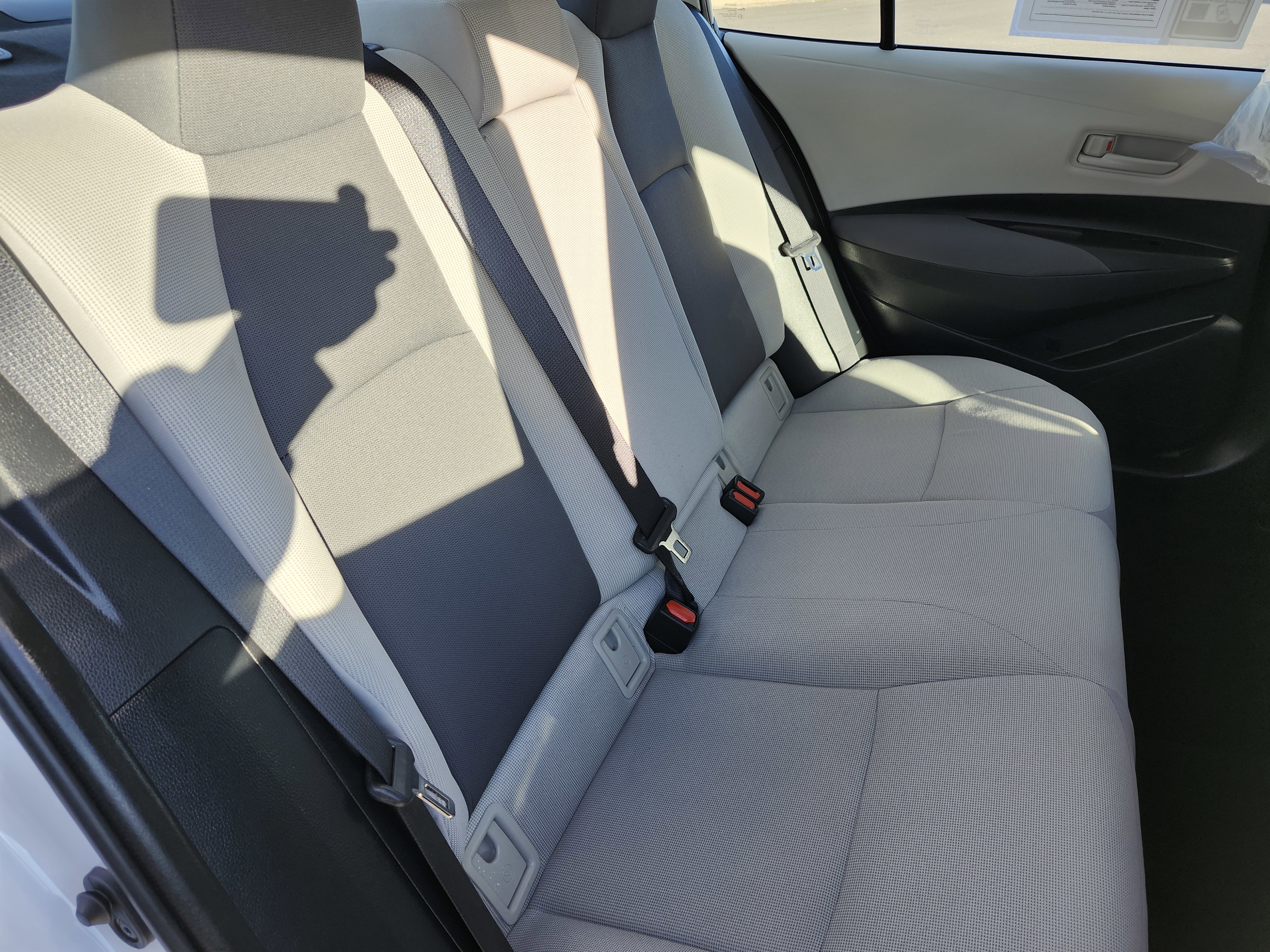 Used 2022 Toyota Corolla LE FWD image 17