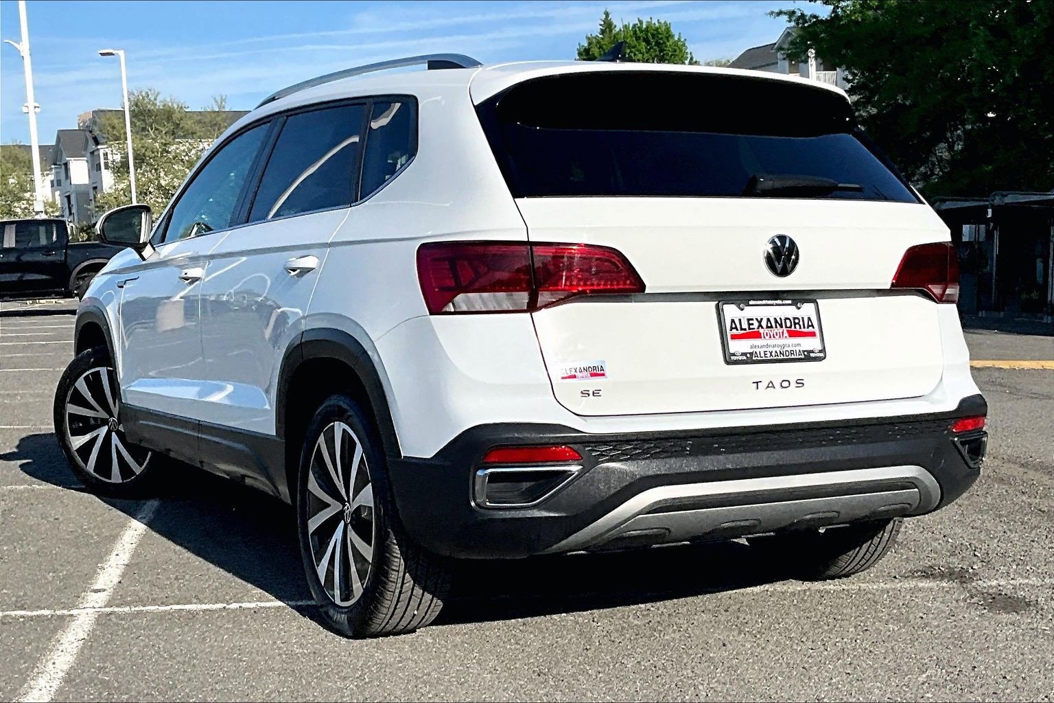 Used 2024 Volkswagen Taos SE FWD image 11