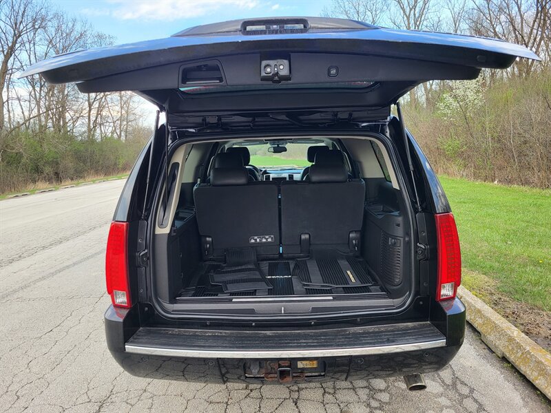 Used 2011 Cadillac Escalade ESV Luxury AWD/4WD image 10