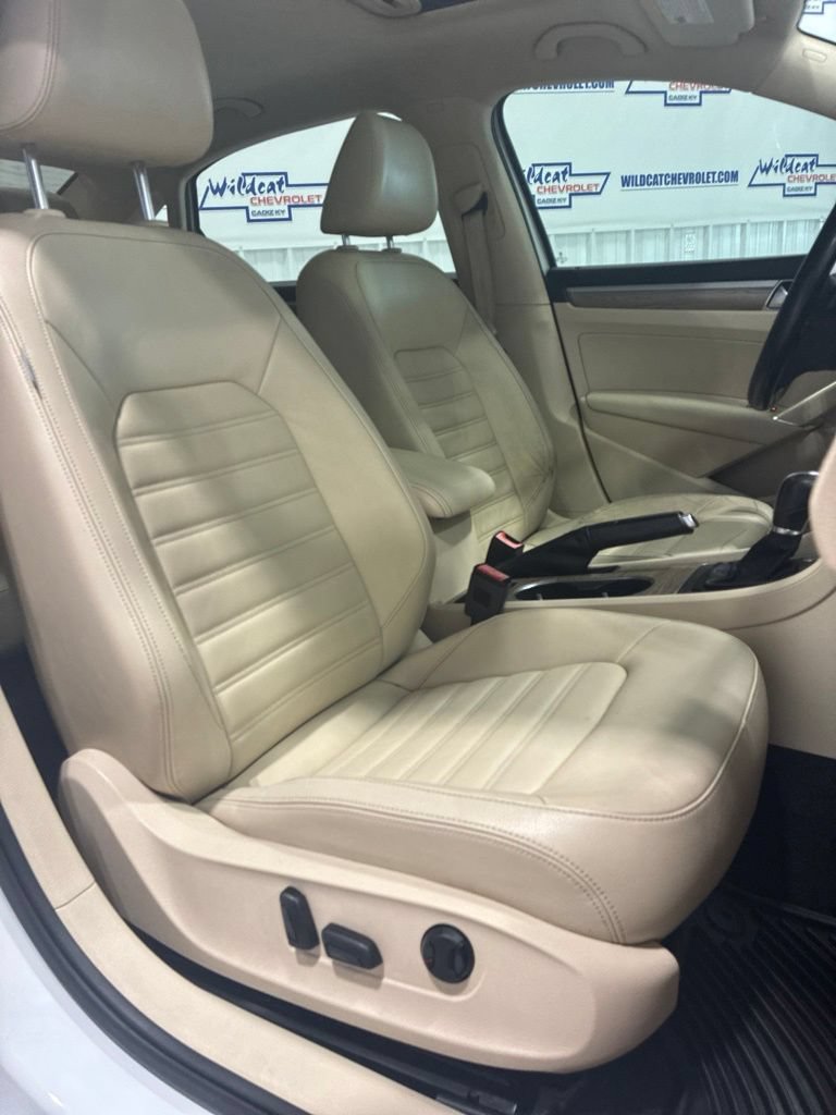 Used 2017 Volkswagen Passat 3.6 SEL Premium FWD image 34