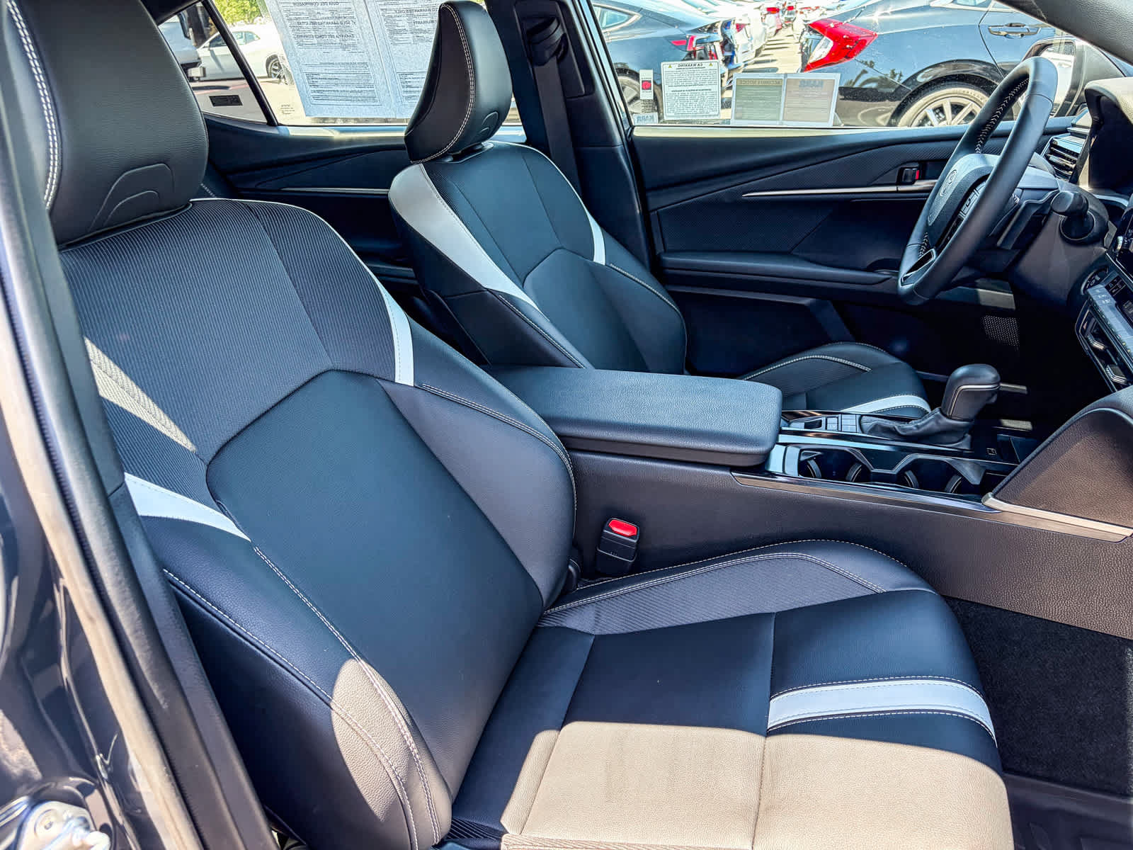 Used 2025 Toyota Camry SE w/ Convenience Package FWD image 13
