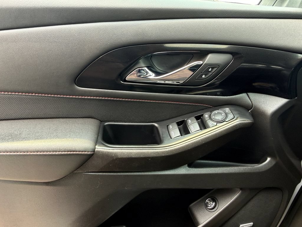 Used 2023 Chevrolet Traverse RS AWD/4WD image 11