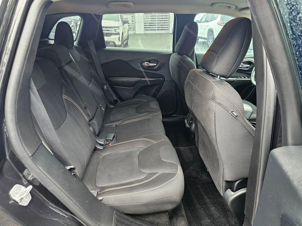 Used 2015 Jeep Cherokee Latitude w/ Cold Weather Group image 12