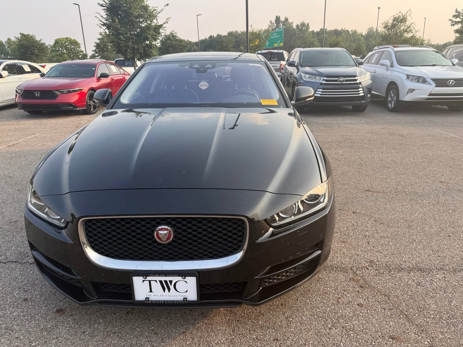 Used 2018 Jaguar XE Premium AWD/4WD image 2