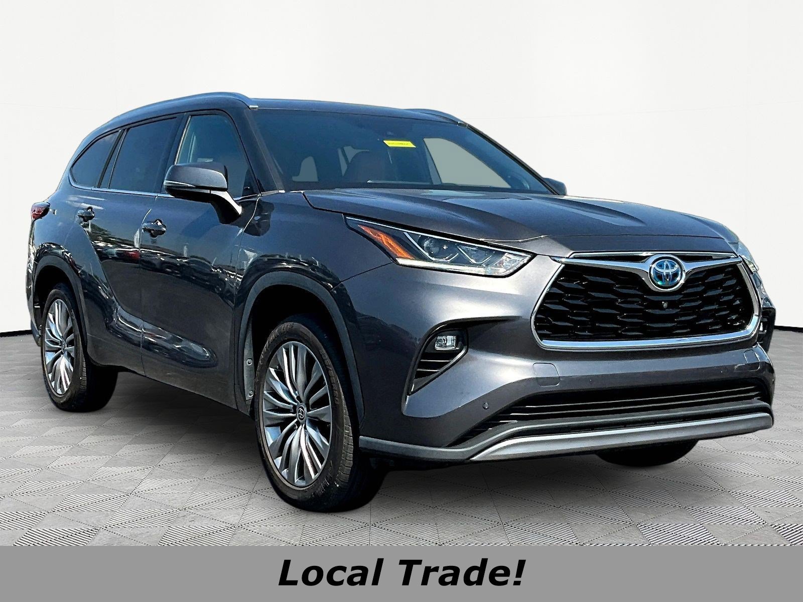 Used 2022 Toyota Highlander Platinum FWD image 3