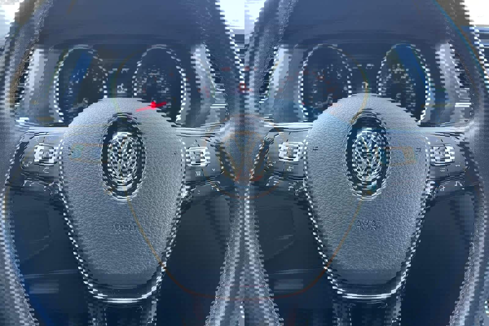 Used 2019 Volkswagen Tiguan SE image 26