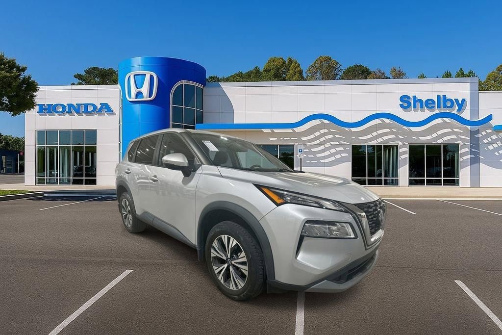 Used 2022 Nissan Rogue SV image 2