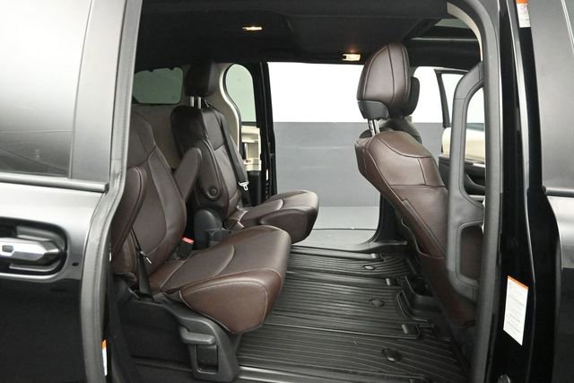 Used 2024 Toyota Sienna Platinum AWD/4WD image 24