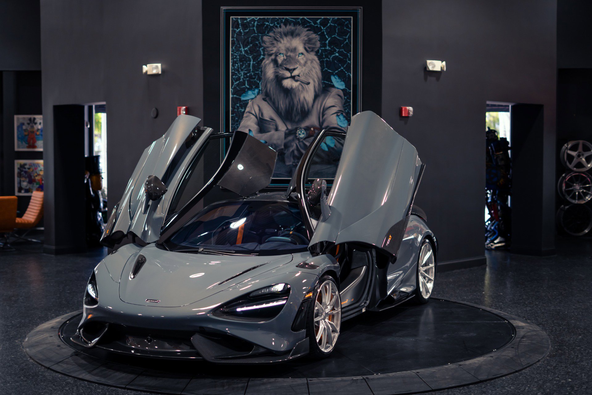 Used 2021 McLaren 765LT RWD image 1