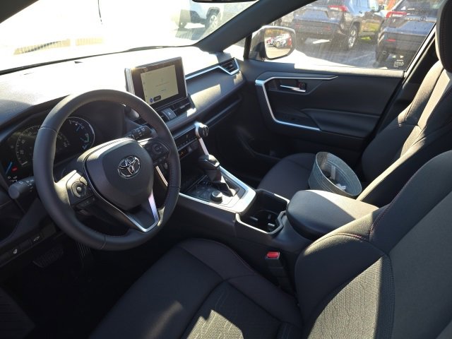 New 2025 Toyota RAV4 SE image 9