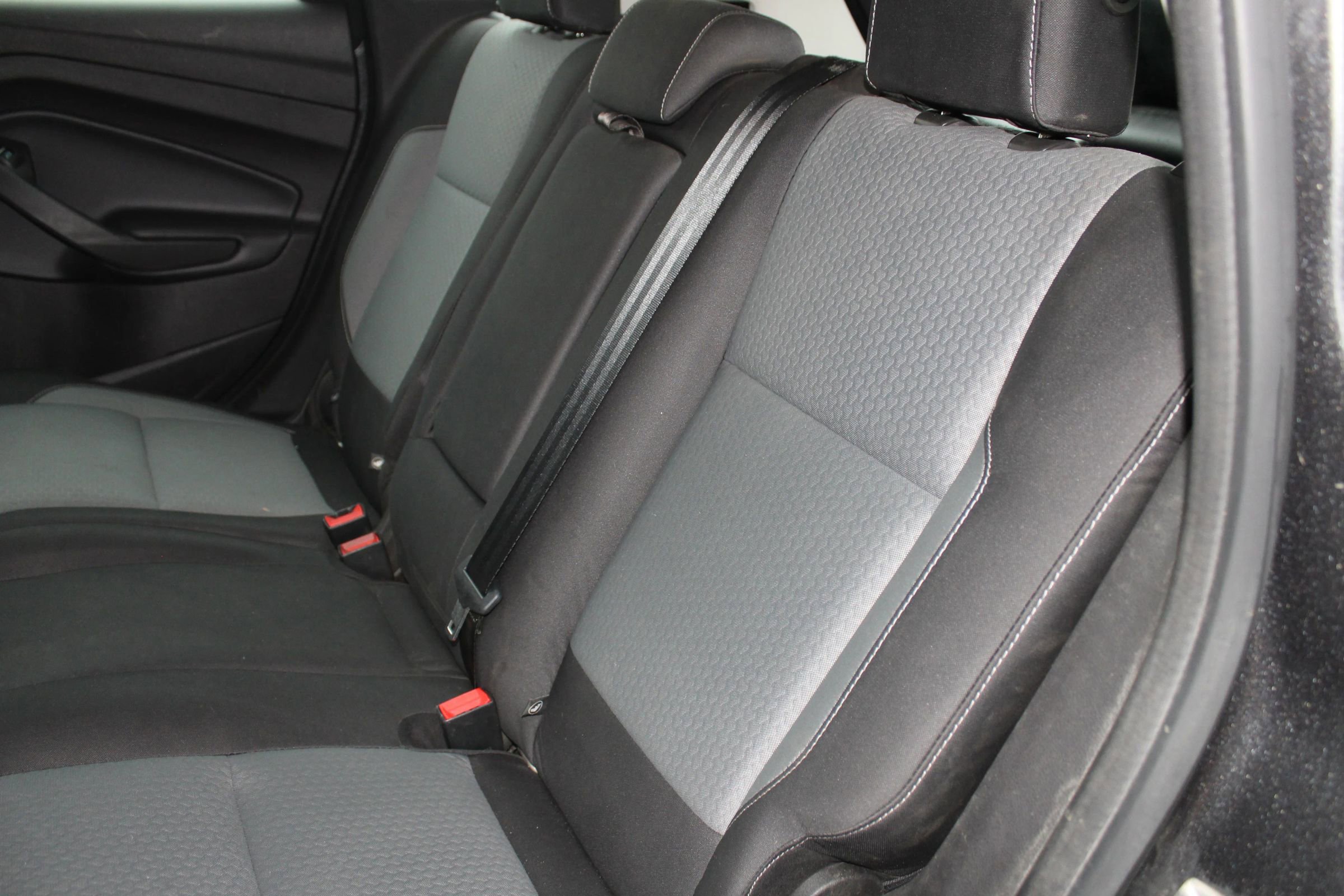 Used 2017 Ford C-MAX Energi SE w/ Cold Weather Package FWD image 13