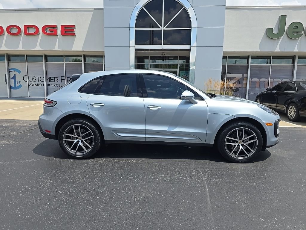 Used 2022 Porsche Macan S w/ Premium Package image 10
