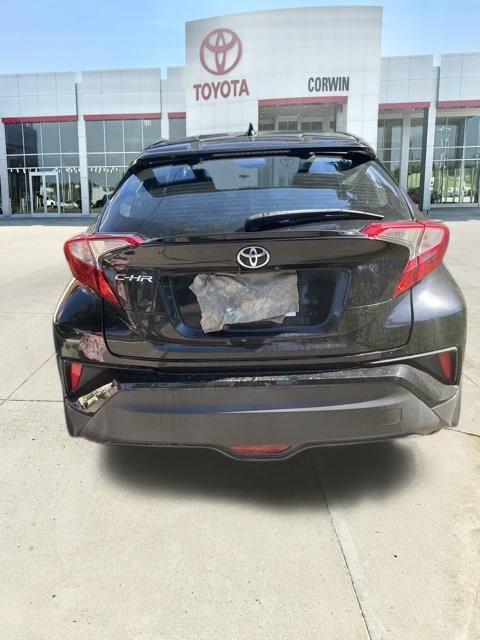 Used 2018 Toyota C-HR XLE FWD image 32