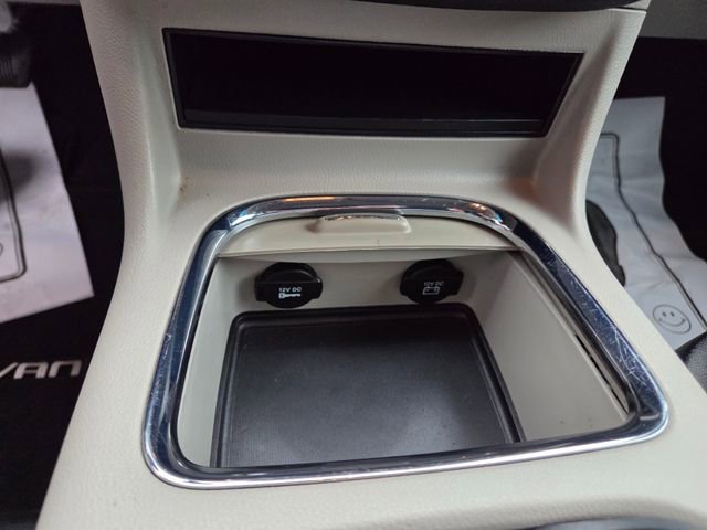 Used 2016 Dodge Grand Caravan SXT w/ Rear Park Assist Package FWD image 29