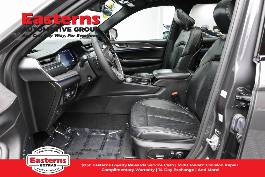 Used 2023 Jeep Grand Cherokee Overland AWD/4WD image 15
