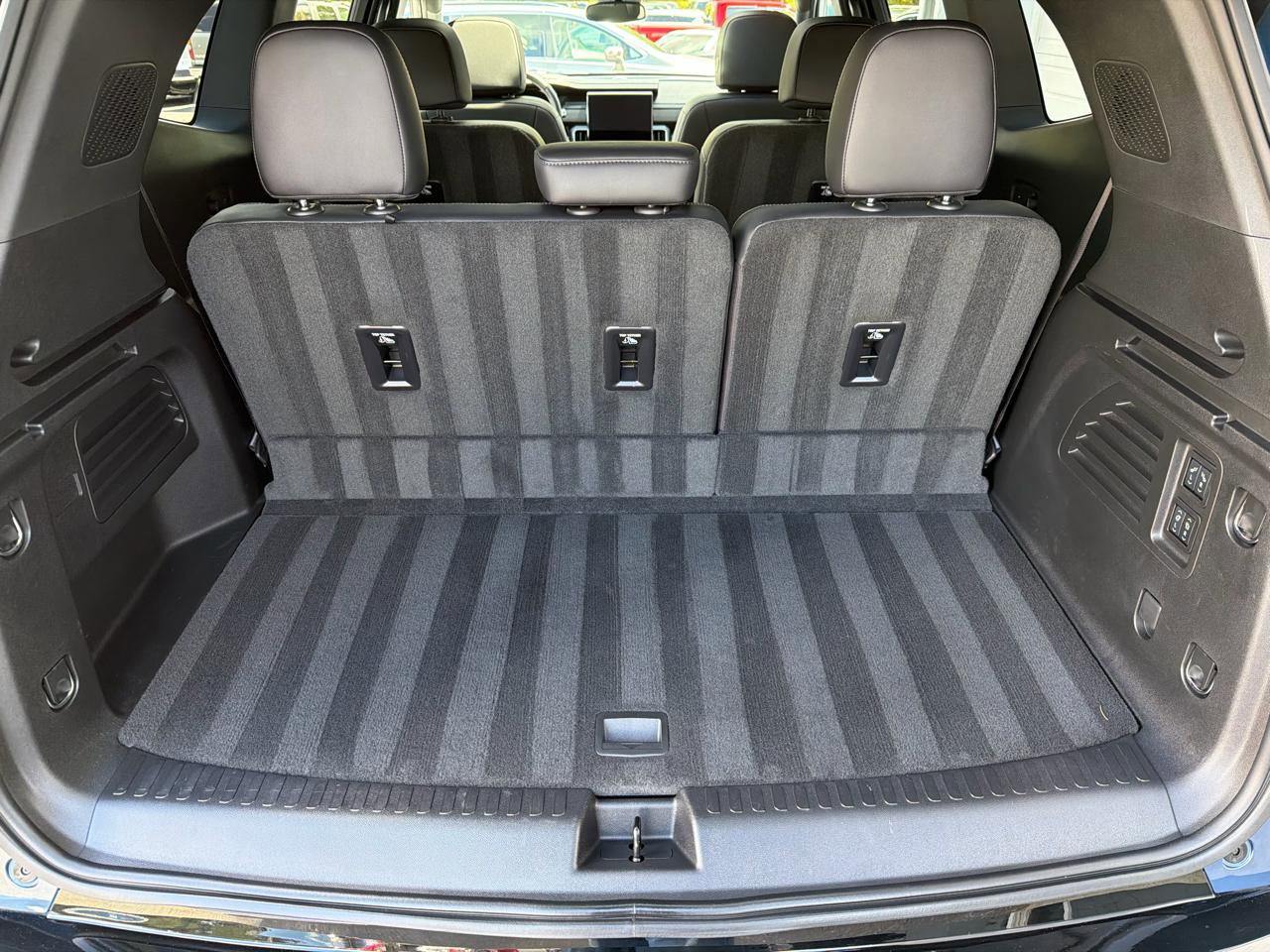Used 2025 GMC Acadia Denali AWD/4WD image 16