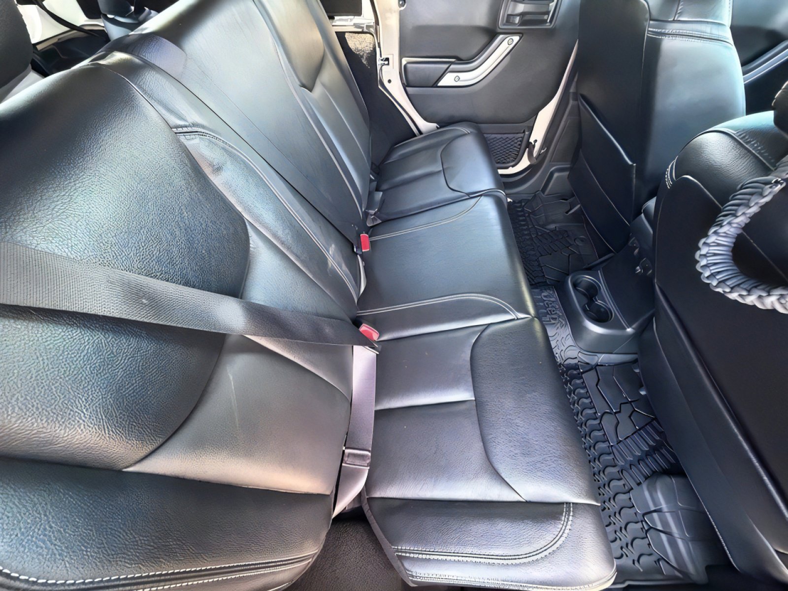 Used 2016 Jeep Wrangler Unlimited Rubicon image 11