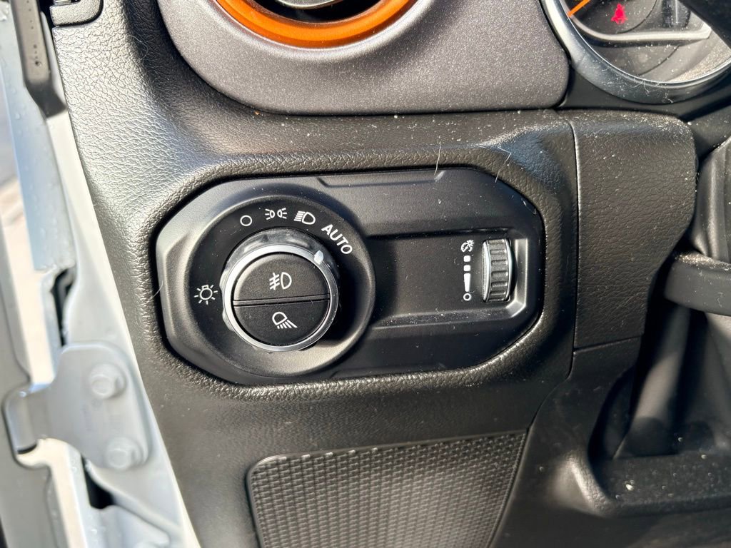 Used 2023 Jeep Gladiator Mojave w/ Cold Weather Group image 20