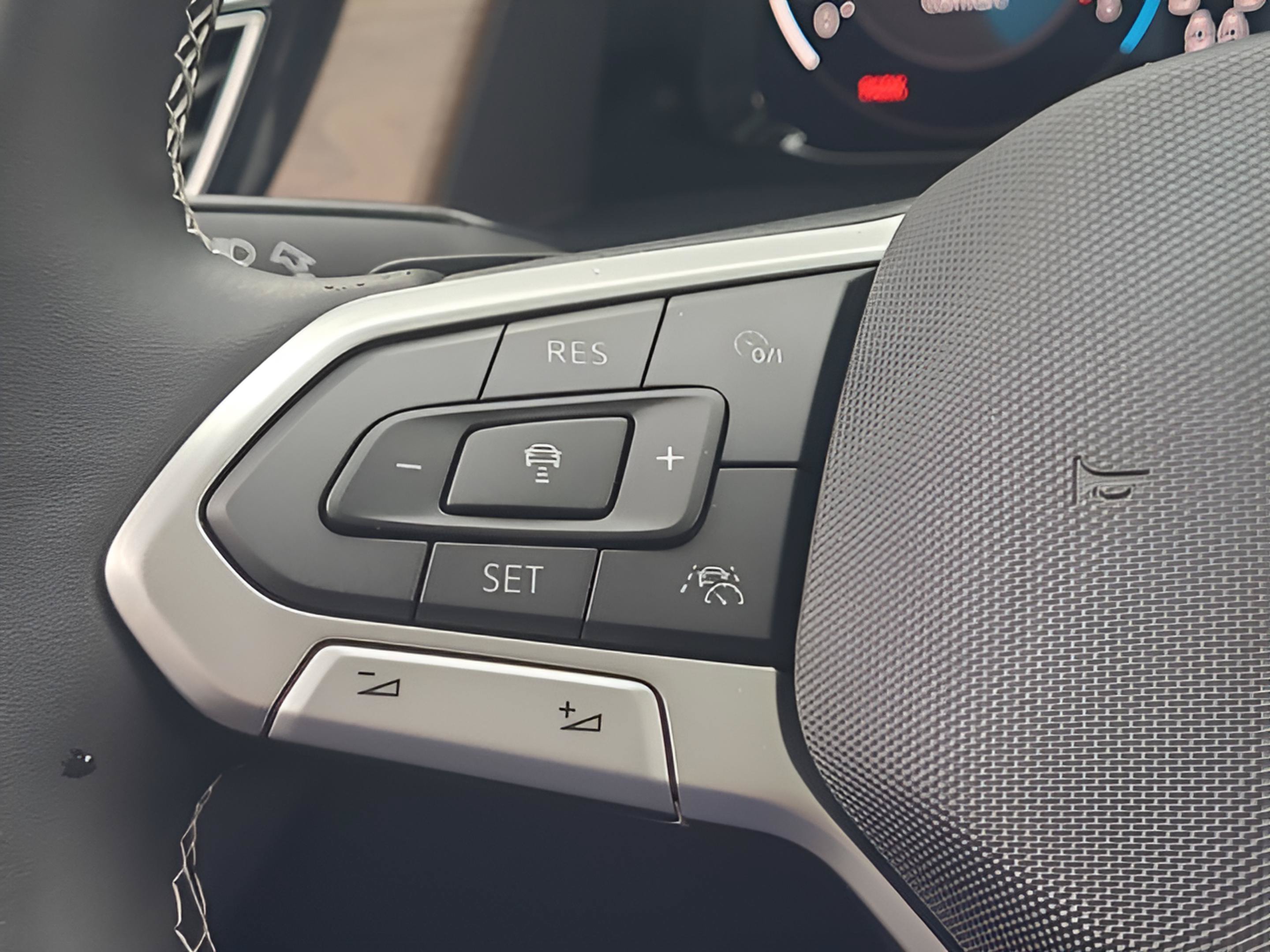 New 2026 Volkswagen Atlas SE FWD image 19