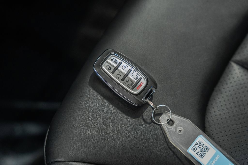 Used 2025 Chrysler Pacifica Select image 49