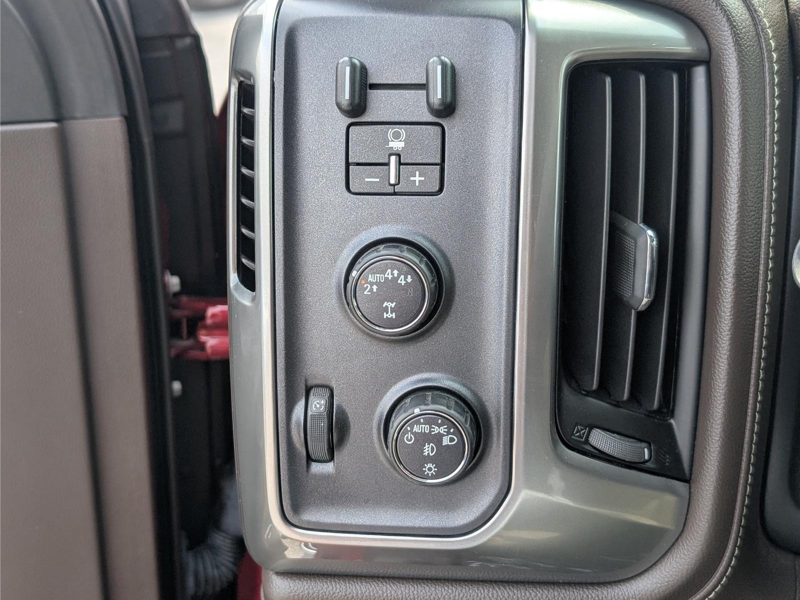 Used 2018 Chevrolet Silverado 1500 LTZ w/ Sport Package AWD/4WD image 20