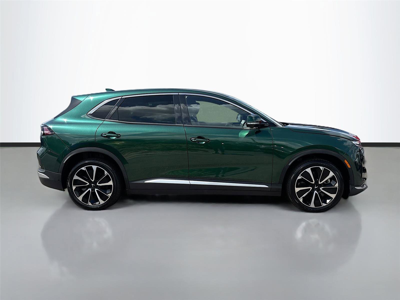 New 2025 VinFast VF 8 Plus AWD/4WD image 8