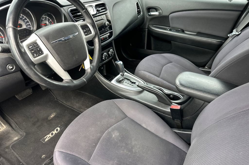 Used 2013 Chrysler 200 Touring w/ Cold Weather Group image 10