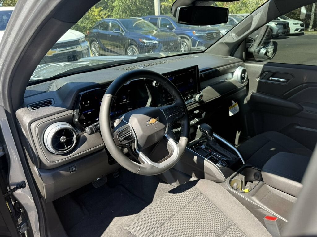 Used 2026 Chevrolet Colorado LT RWD image 3