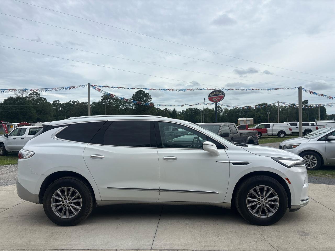 Used 2023 Buick Enclave Essence FWD image 4