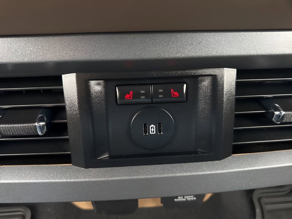 Used 2023 Ford F250 Lariat w/ Chrome Package image 13